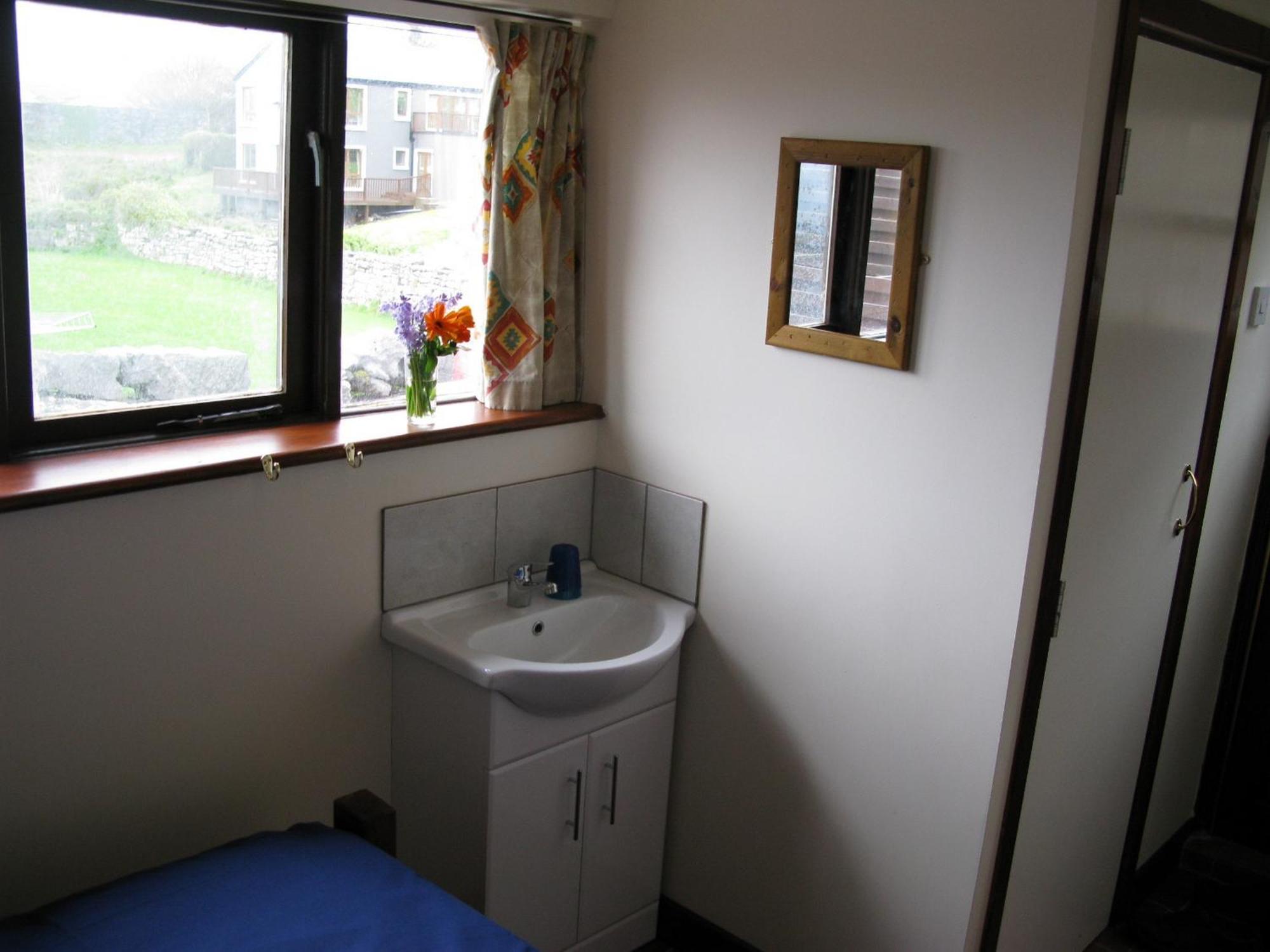 Aille River Tourist Hostel And Camping Doolin Room photo