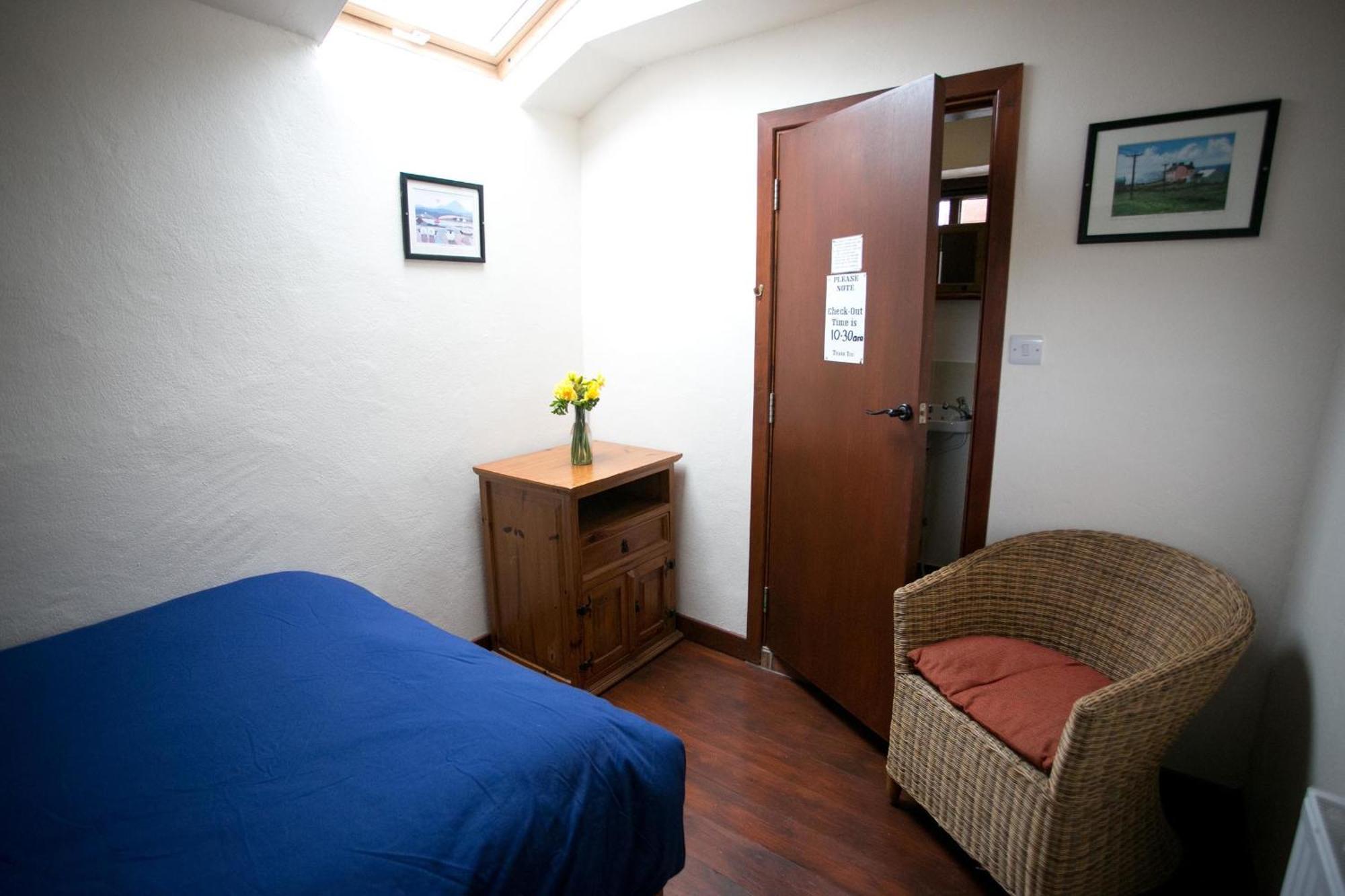 Aille River Tourist Hostel And Camping Doolin Room photo