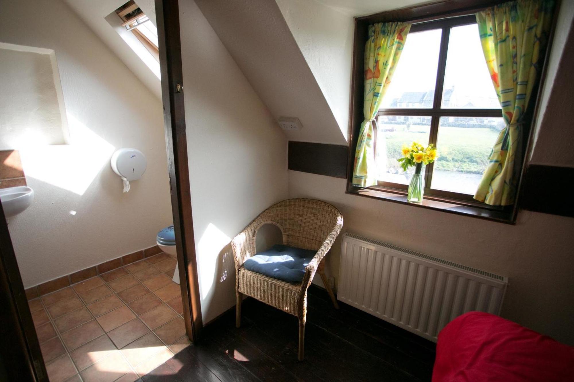 Aille River Tourist Hostel And Camping Doolin Room photo