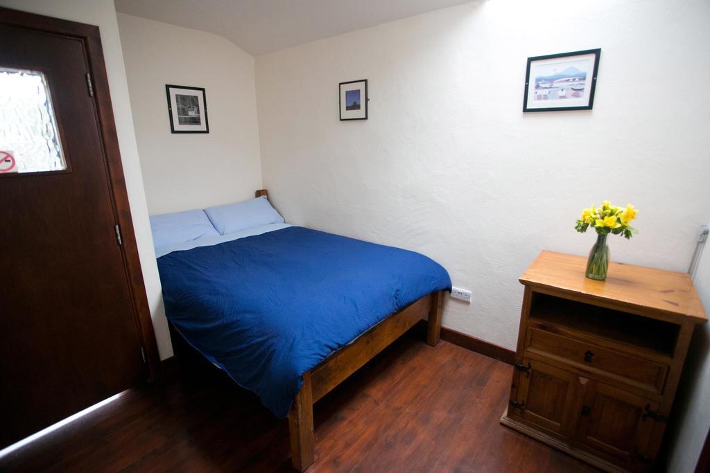 Aille River Tourist Hostel And Camping Doolin Room photo