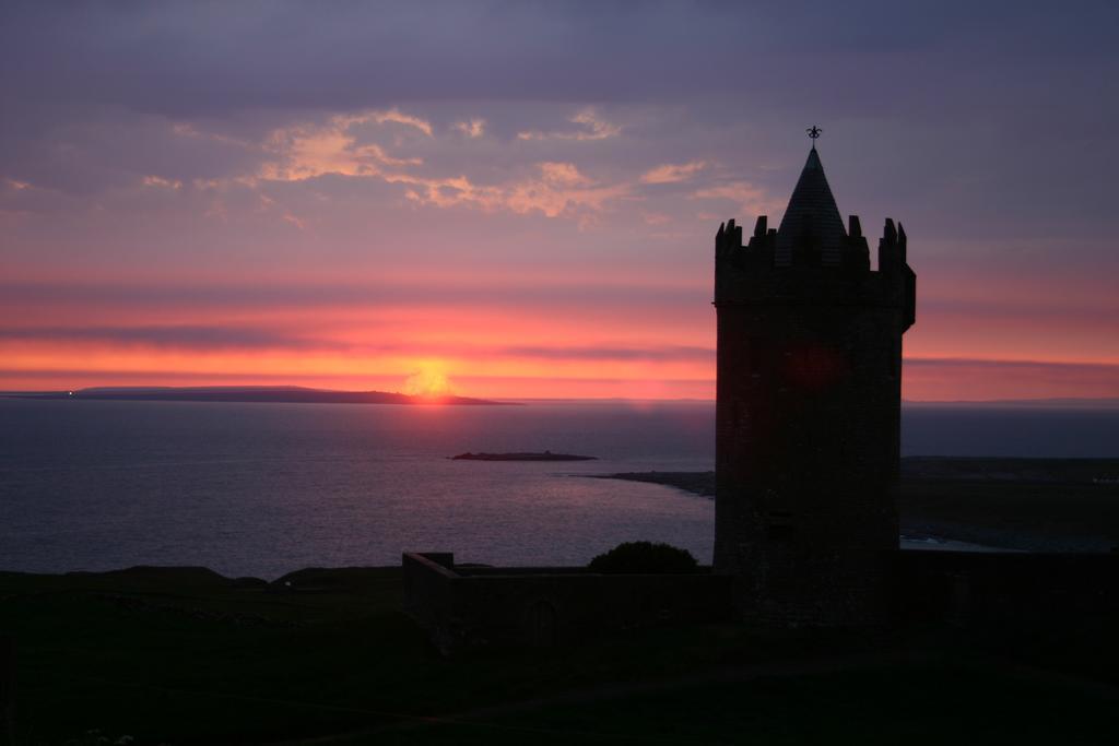 Aille River Tourist Hostel And Camping Doolin Exterior photo