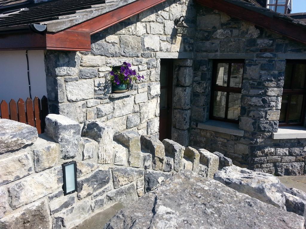 Aille River Tourist Hostel And Camping Doolin Exterior photo