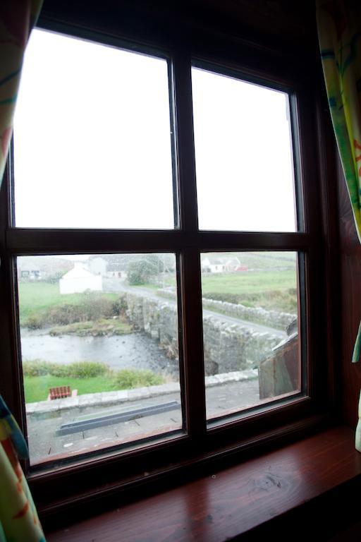 Aille River Tourist Hostel And Camping Doolin Room photo