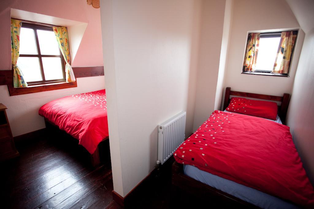 Aille River Tourist Hostel And Camping Doolin Room photo