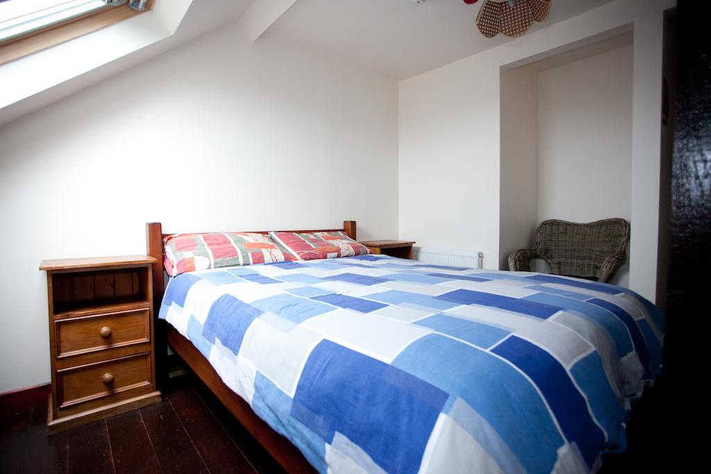 Aille River Tourist Hostel And Camping Doolin Room photo