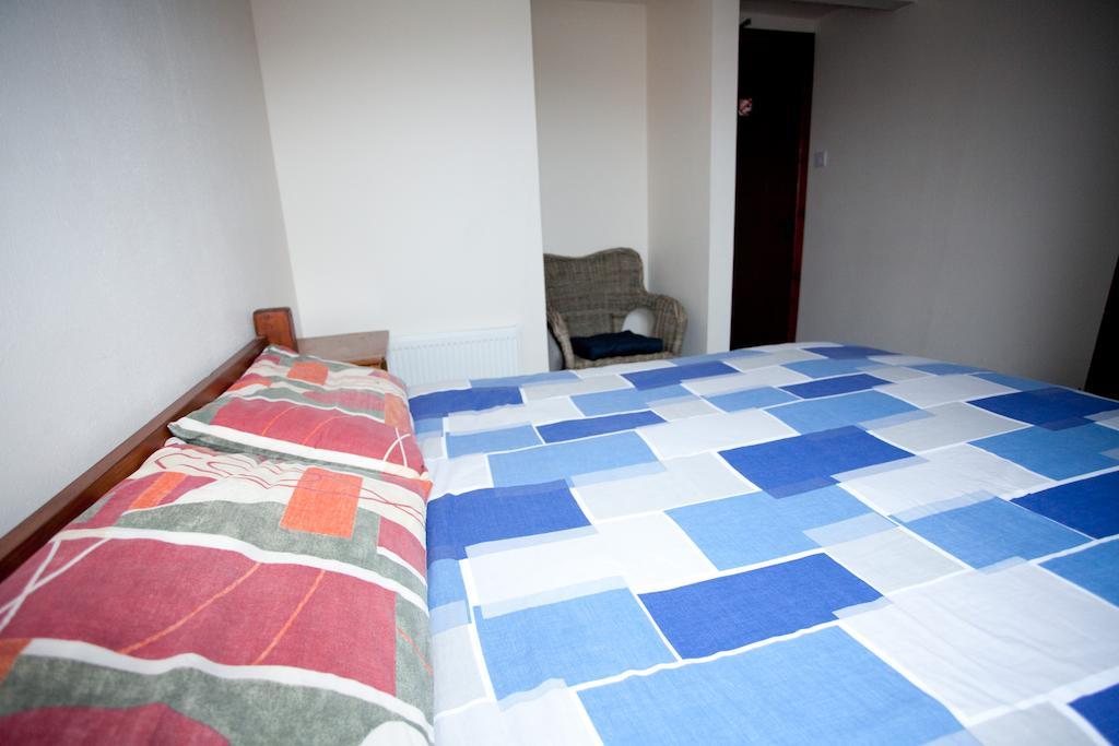 Aille River Tourist Hostel And Camping Doolin Room photo