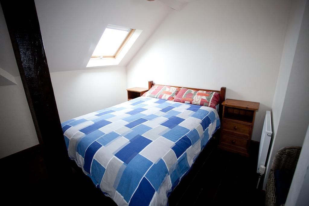 Aille River Tourist Hostel And Camping Doolin Room photo