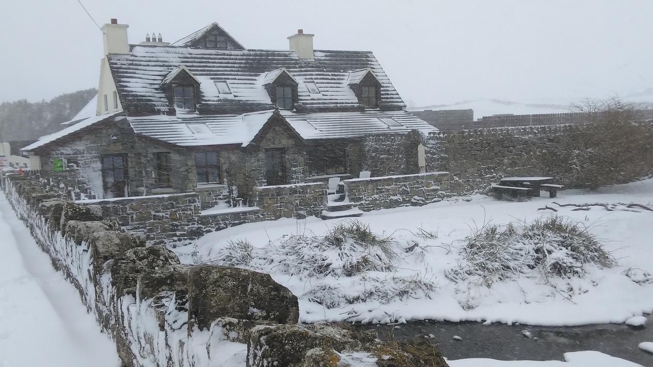 Aille River Tourist Hostel And Camping Doolin Exterior photo